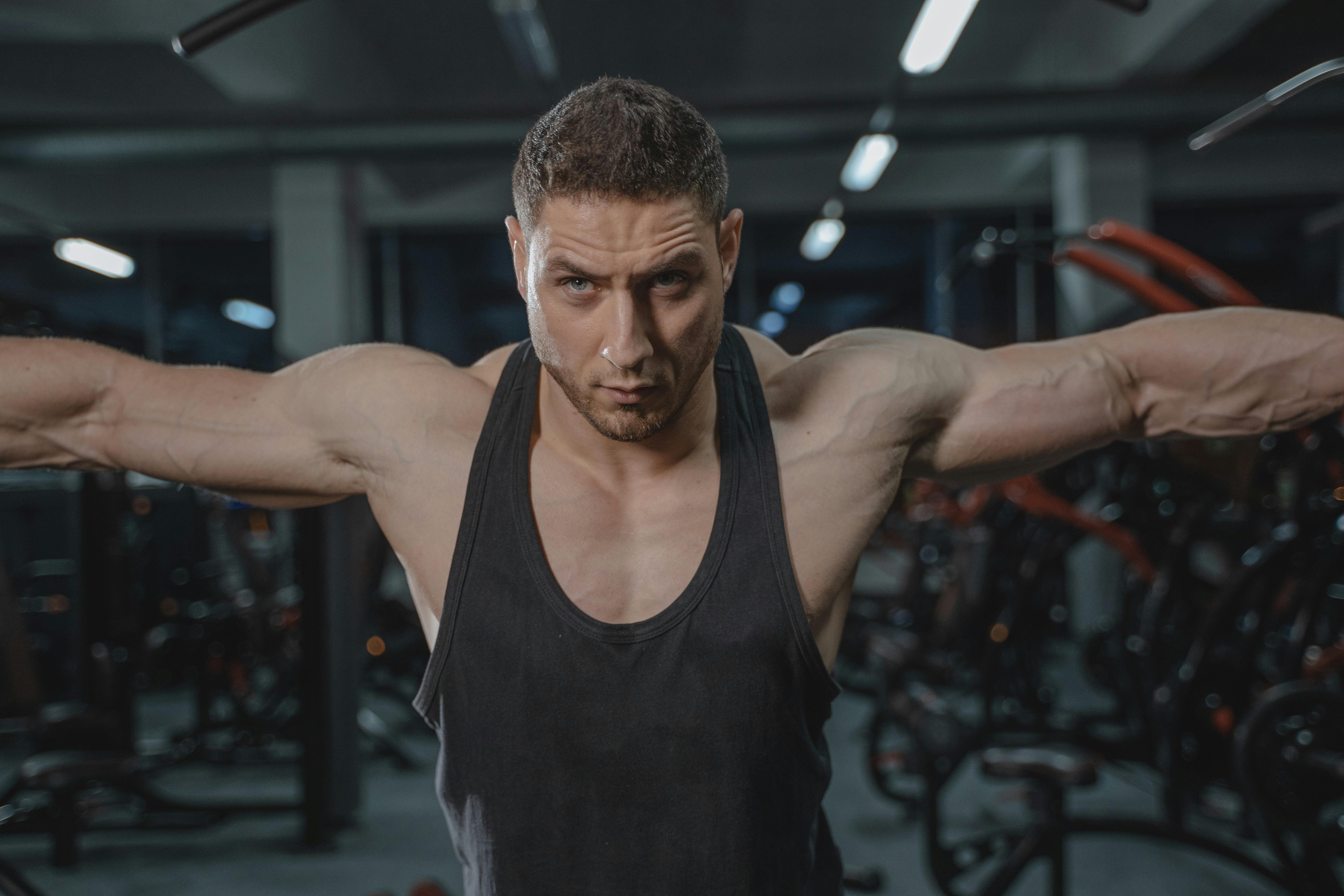 Summer Strength Training Guide: Beginner-Friendly Exercises with Power Rack & Smith Machine Duo